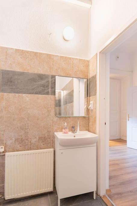 Queen Erzsebet Apartment Budapest Esterno foto