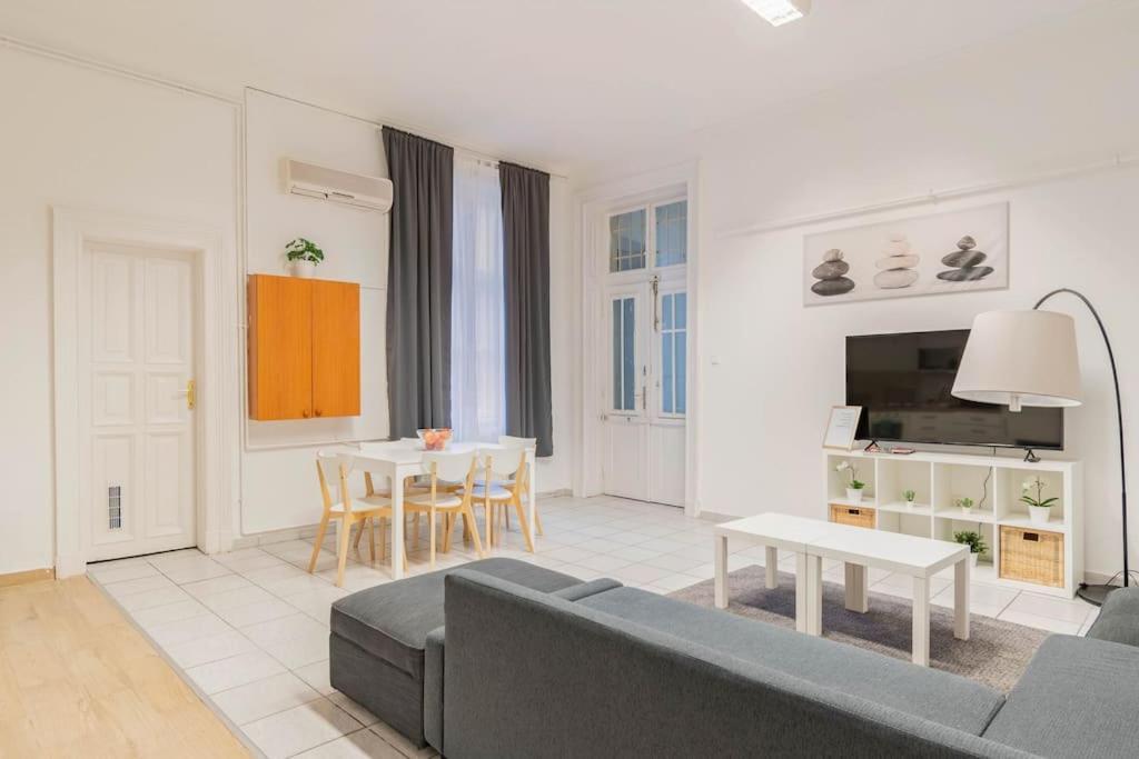 Queen Erzsebet Apartment Budapest Esterno foto